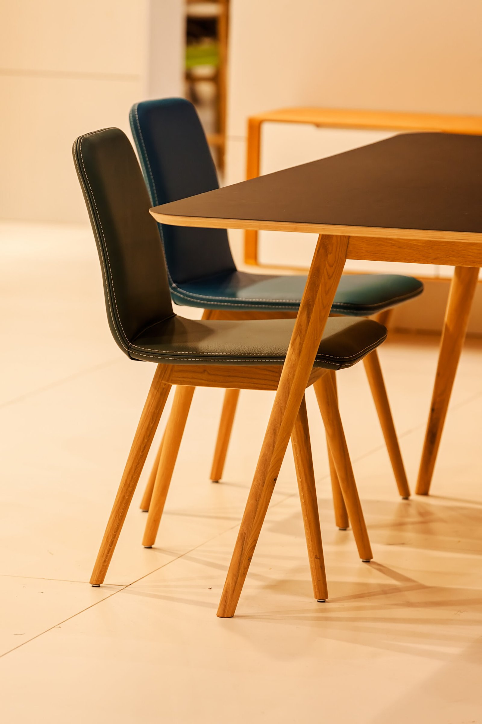 type-of-kitchen-chairs-in-the-exhibition-hall-not-2025-10-16-09-09-15-utc